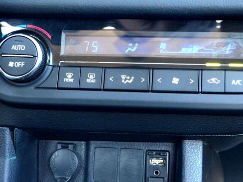 Used 2016 Toyota Corolla S Premium image 40