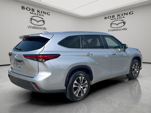 Used 2021 Toyota Highlander XLE image 5