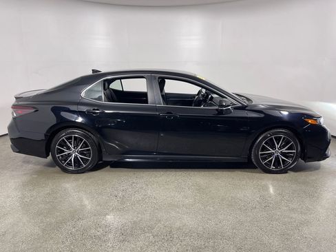 Certified 2023 Toyota Camry SE image 2