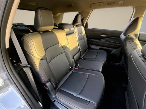 New 2025 Nissan Pathfinder SL image 10