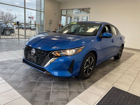 Used 2025 Nissan Sentra SV image 2