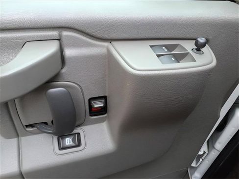 Used 2018 Chevrolet Express 3500 LT w/ LT Preferred Equipment Group image 11