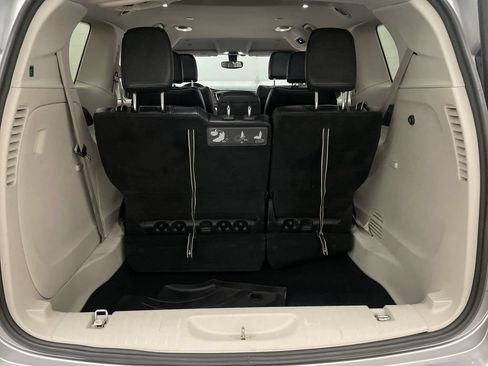 Used 2019 Chrysler Pacifica Touring-L FWD image 18
