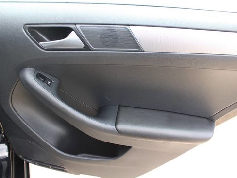 Used 2017 Volkswagen Jetta S FWD image 6