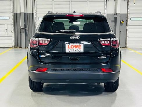 Used 2022 Jeep Compass Latitude FWD image 16