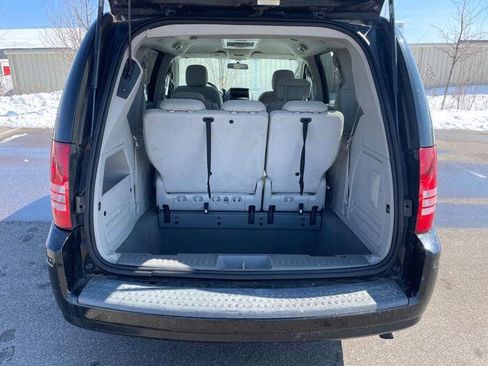 Used 2008 Chrysler Town & Country Touring image 26