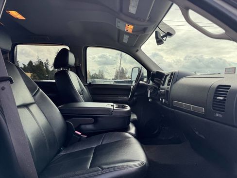 Used 2008 GMC Sierra 2500 SLE w/ Z71 Off-Road Package image 8