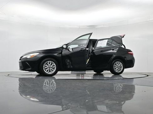 Used 2017 Toyota Camry LE FWD image 54
