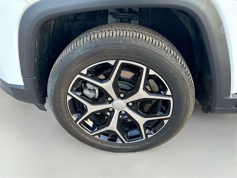 Used 2024 Jeep Compass Limited image 29