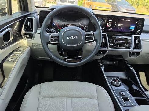 Certified 2023 Kia Sorento EX w/ Panoramic Sunroof Package FWD image 9