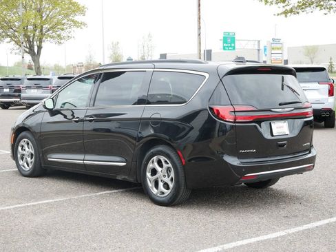 Used 2023 Chrysler Pacifica Limited FWD image 7