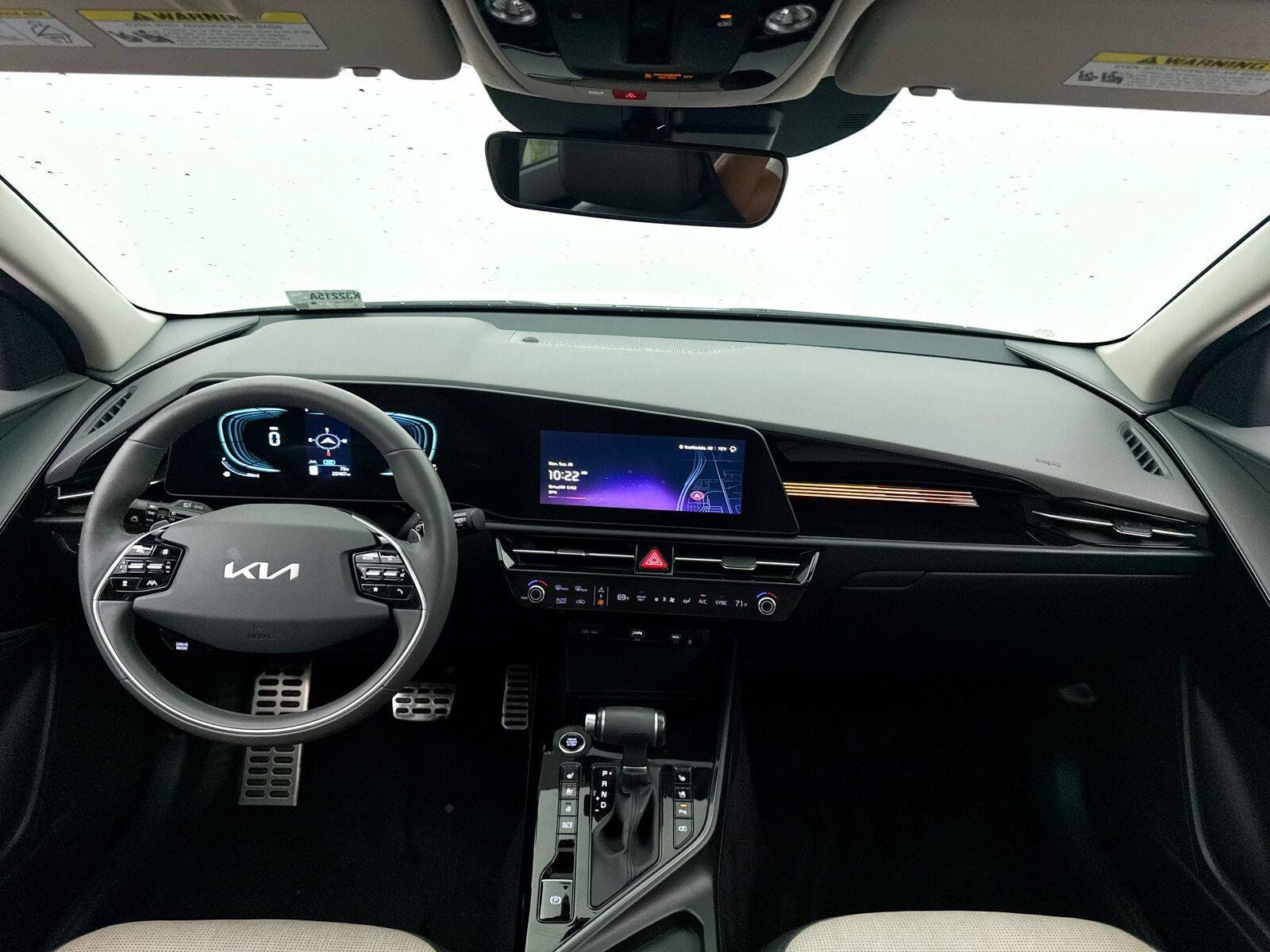 Used 2024 Kia Niro SX Touring FWD image 23