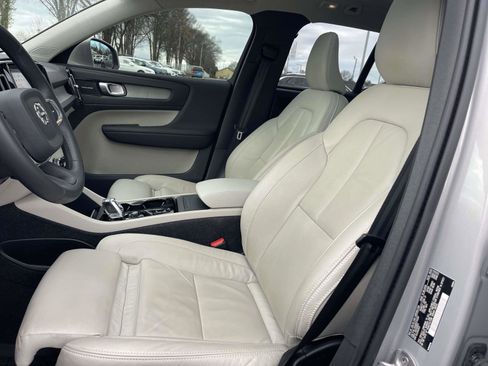 Certified 2023 Volvo XC40 B5 Ultimate w/ Climate Package image 17