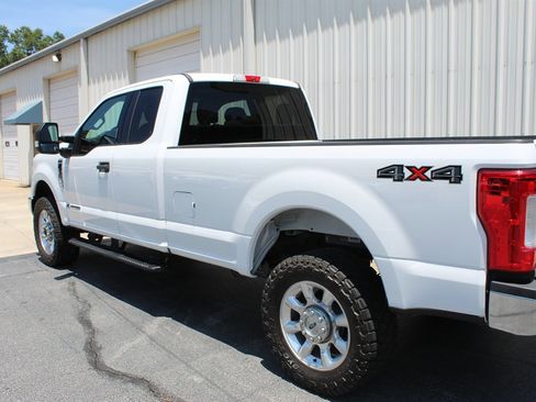 Used 2019 Ford F250 XLT w/ XLT Value Package AWD/4WD image 4