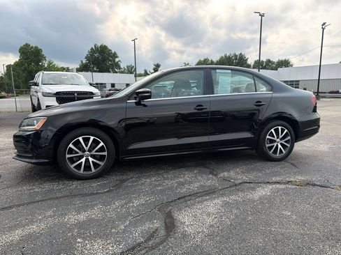 Used 2017 Volkswagen Jetta SE FWD image 4