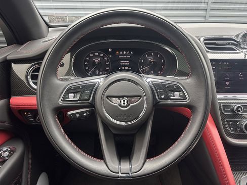Used 2022 Bentley Bentayga V8 image 5