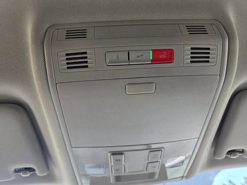 Used 2022 Volkswagen Taos SE FWD image 19