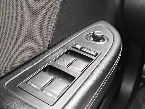 Used 2012 Dodge Avenger SXT image 19