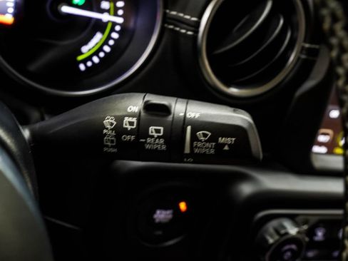 Used 2022 Jeep Wrangler Unlimited Sahara w/ Cold Weather Group AWD/4WD image 38