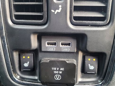 Used 2020 Jeep Grand Cherokee Overland AWD/4WD image 34