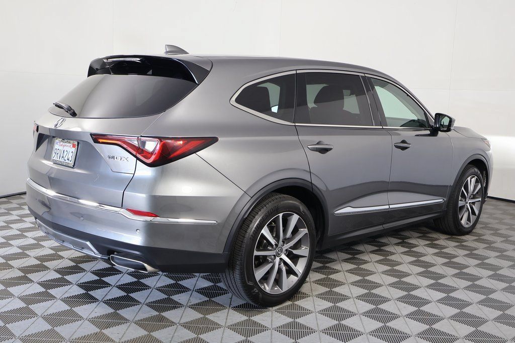 Used 2025 Acura MDX w/ Technology Package FWD image 4
