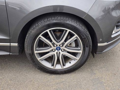Used 2019 Ford Edge Titanium w/ Equipment Group 301A image 10