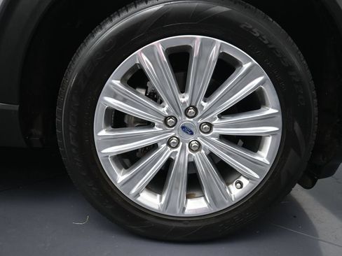 Used 2023 Ford Explorer Limited w/ Limited Technology Package RWD image 5