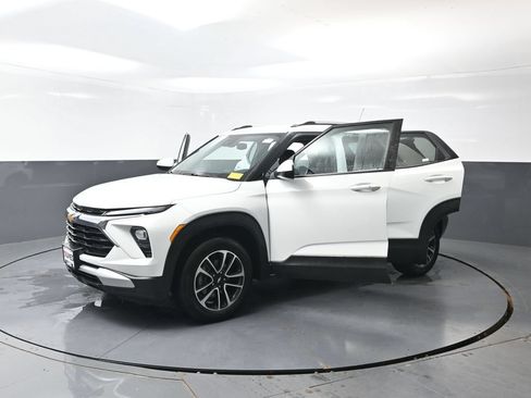 Used 2025 Chevrolet TrailBlazer LT AWD/4WD image 56