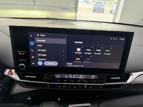 Used 2026 Toyota Sienna XLE FWD image 17
