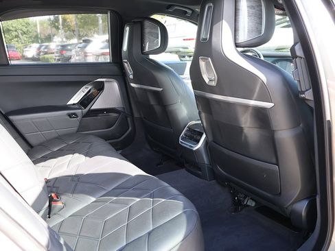 Used 2025 BMW 740i image 40