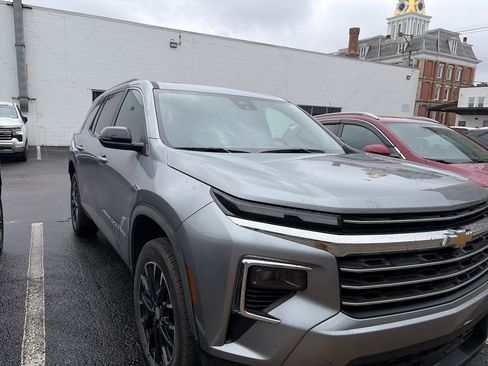 Certified 2025 Chevrolet Traverse LT w/ Sun and Wheel Package image 4