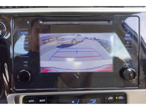 Used 2018 Toyota Corolla LE FWD image 19