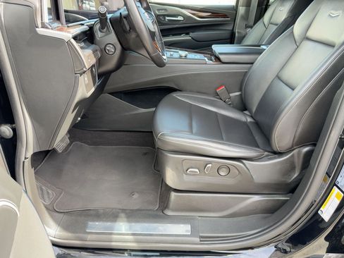 Certified 2023 Cadillac Escalade ESV Luxury image 4