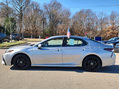 Used 2023 Toyota Camry XSE image 6