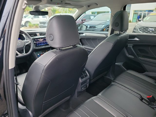 Used 2024 Volkswagen Tiguan SE w/ Panoramic Sunroof Package FWD image 10