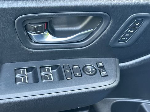 Used 2025 Honda Pilot TrailSport image 15