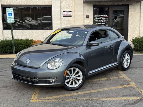 Used 2018 Volkswagen Beetle 2.0T S w/ Style & Comfort Package For S FWD image 2