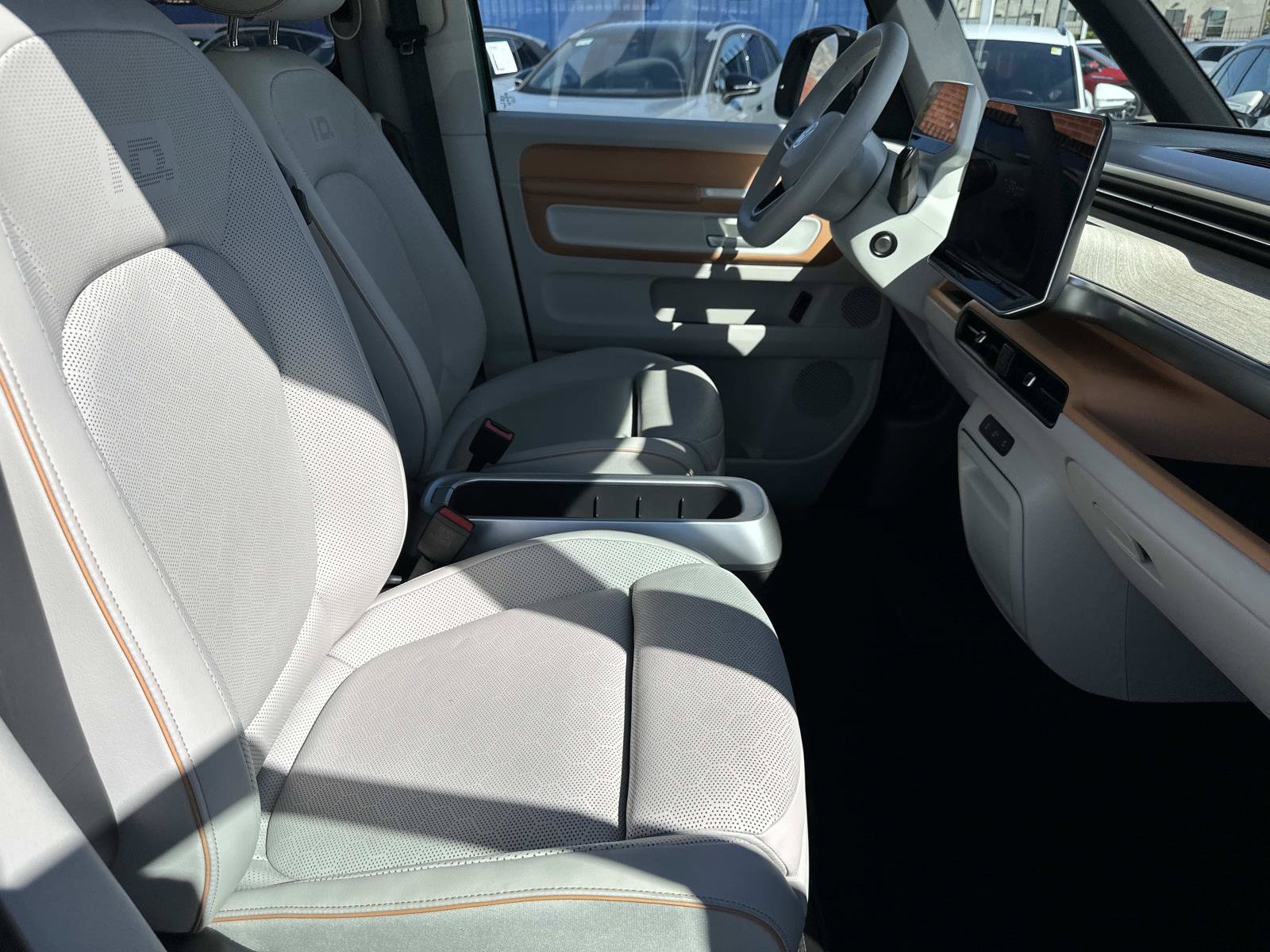 Certified 2025 Volkswagen ID. Buzz 1st Edition RWD image 29