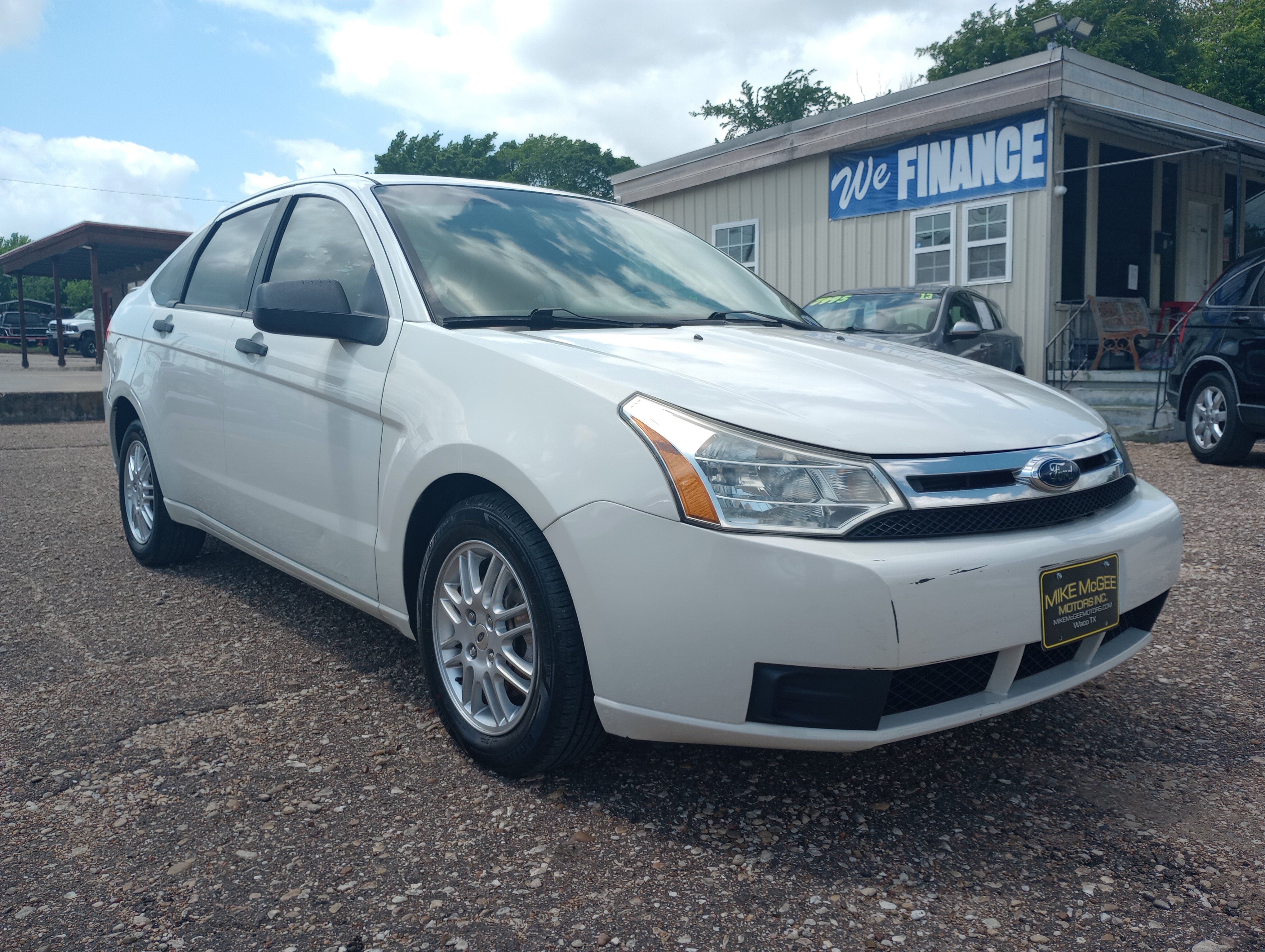 Used 2010 Ford Focus SE FWD image 1