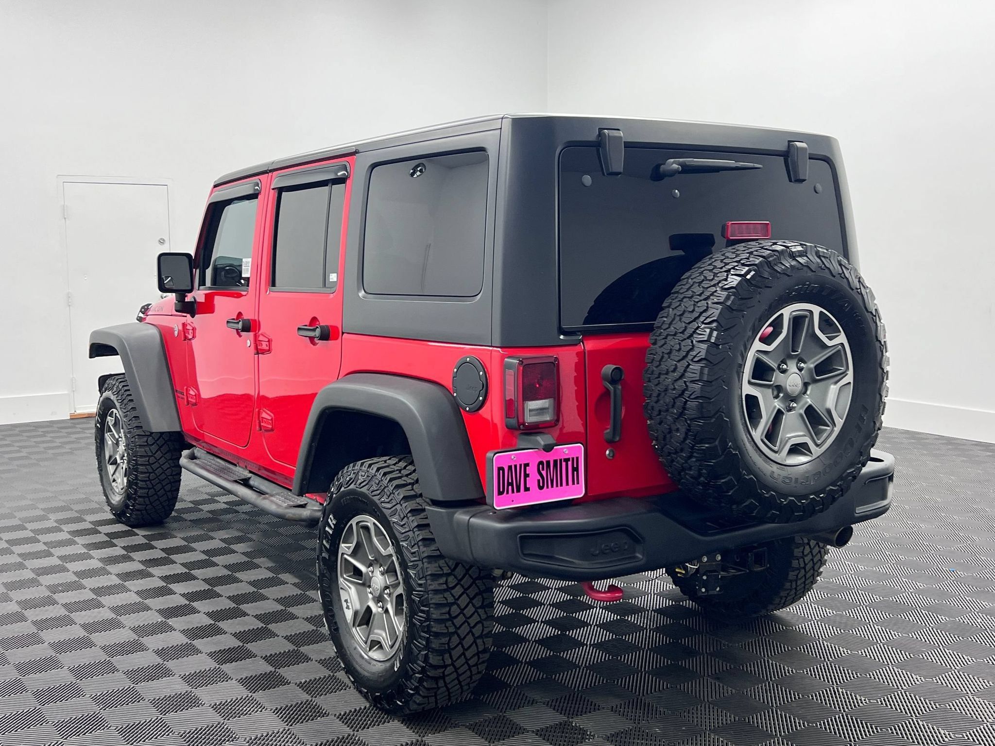 Used 2017 Jeep Wrangler Unlimited Rubicon w/ Connectivity Group AWD/4WD image 3