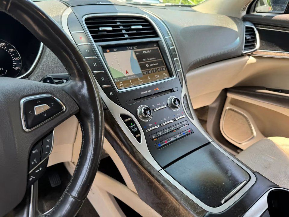 Used 2017 Lincoln MKX Reserve w/ Driver Assistance Package AWD/4WD image 29