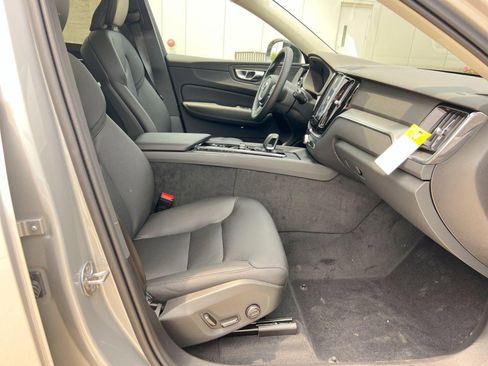 New 2025 Volvo XC60 B5 Core w/ Climate Package image 27