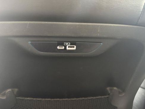 Used 2023 Chrysler Pacifica Touring-L FWD image 19