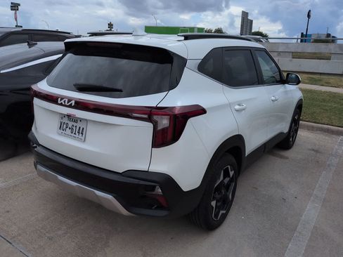 Certified 2025 Kia Seltos EX w/ EX Sunroof Package FWD image 4