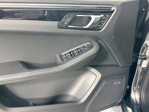 New 2026 Porsche Macan image 31