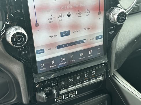 New 2026 RAM 2500 Laramie w/ Night Edition AWD/4WD image 19