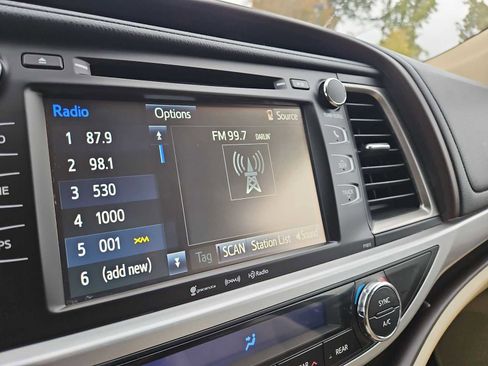 Used 2019 Toyota Highlander Plus image 31