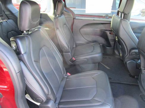 New 2025 Chrysler Pacifica Select image 14