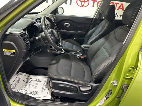 Used 2016 Kia Soul + image 24