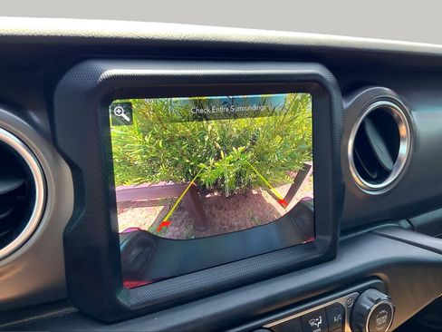 Used 2023 Jeep Gladiator Rubicon w/ Cold Weather Group AWD/4WD image 27